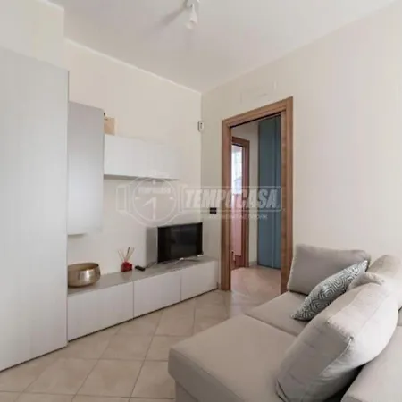 Bright And Lovely Close To The Centre Apartment
